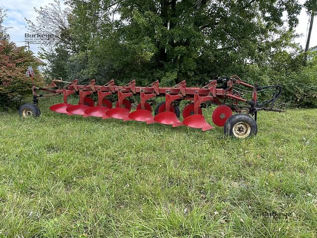 Image of International Harvester 700 equipment image 4