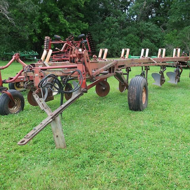 Image of International Harvester 700 equipment image 2