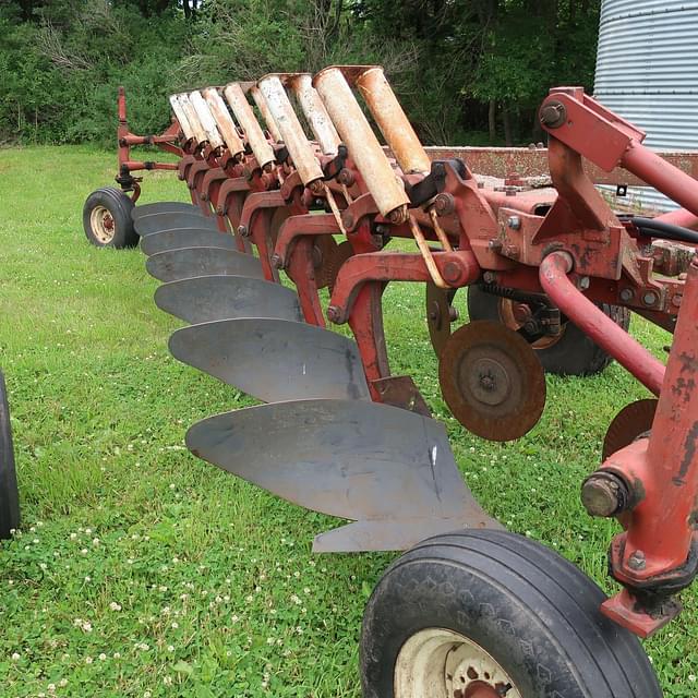 Image of International Harvester 700 equipment image 4