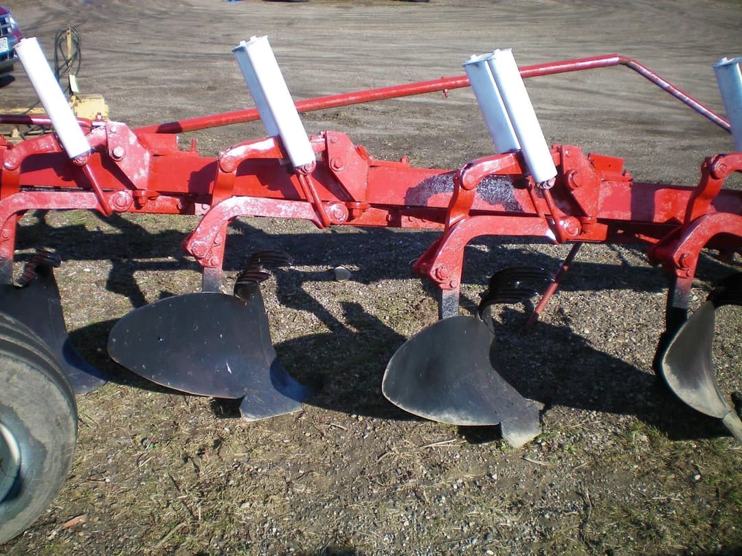 Image of International Harvester 700 Image 1