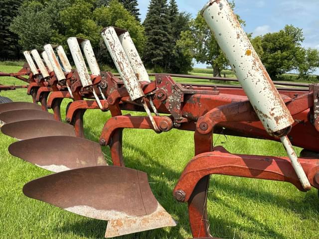 Image of International Harvester 700 equipment image 1