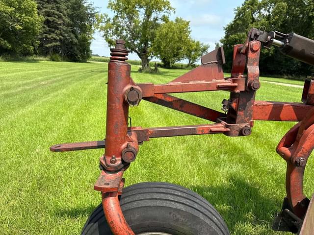 Image of International Harvester 700 equipment image 4