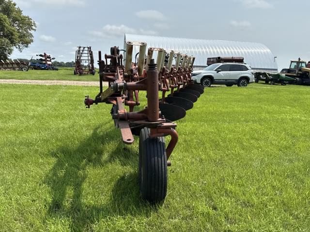 Image of International Harvester 700 equipment image 4