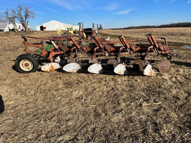 Thumbnail image International Harvester 700 0