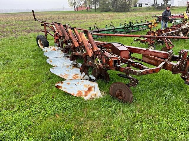Thumbnail image International Harvester 700 1