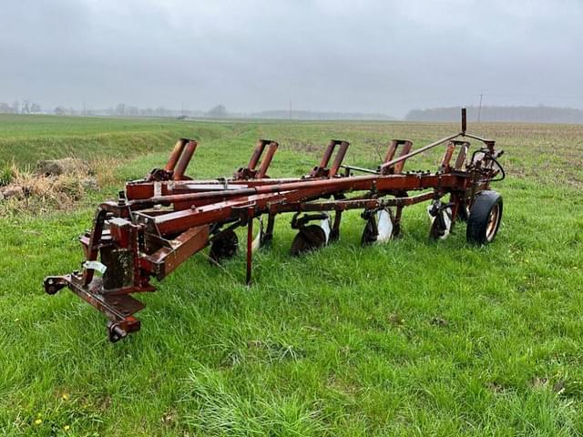 Thumbnail image International Harvester 700 4