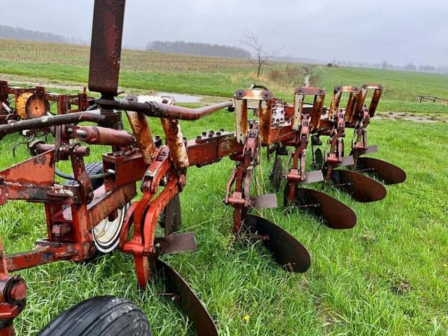 Thumbnail image International Harvester 700 6