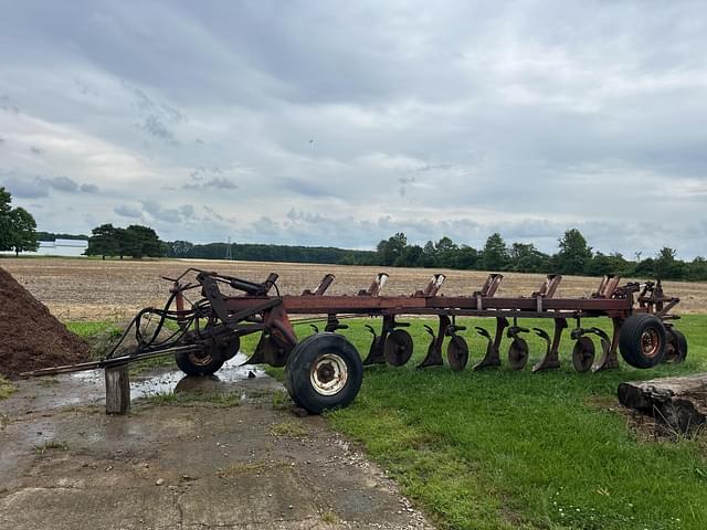 Image of International Harvester 700 equipment image 2