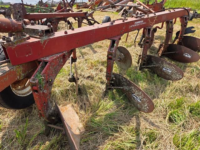 Image of International Harvester 700 equipment image 4