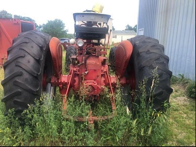 Image of International Harvester 706 equipment image 4