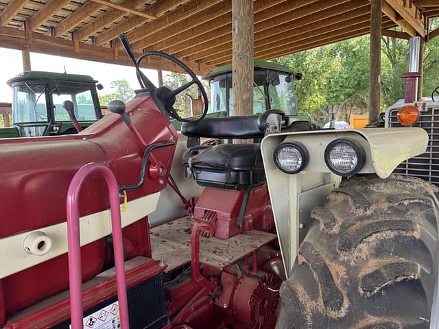 Image of International Harvester 706 equipment image 4