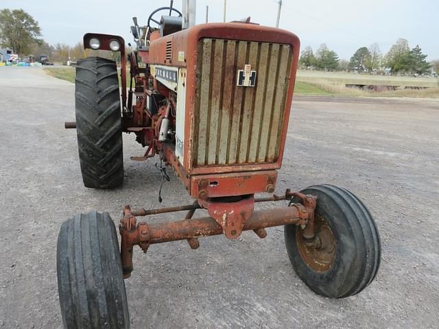 Image of International Harvester 706 equipment image 1