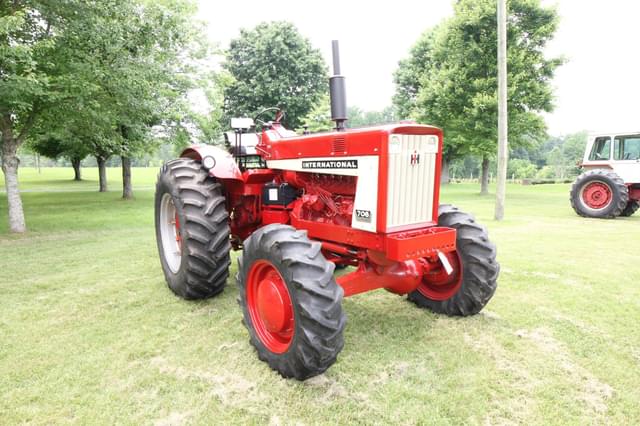 Image of International Harvester 706 equipment image 1