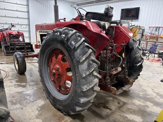 Image of International Harvester 706 equipment image 2