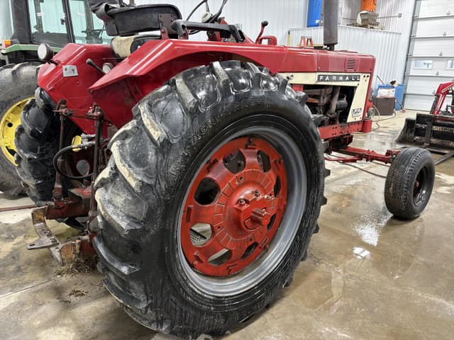 Image of International Harvester 706 equipment image 4