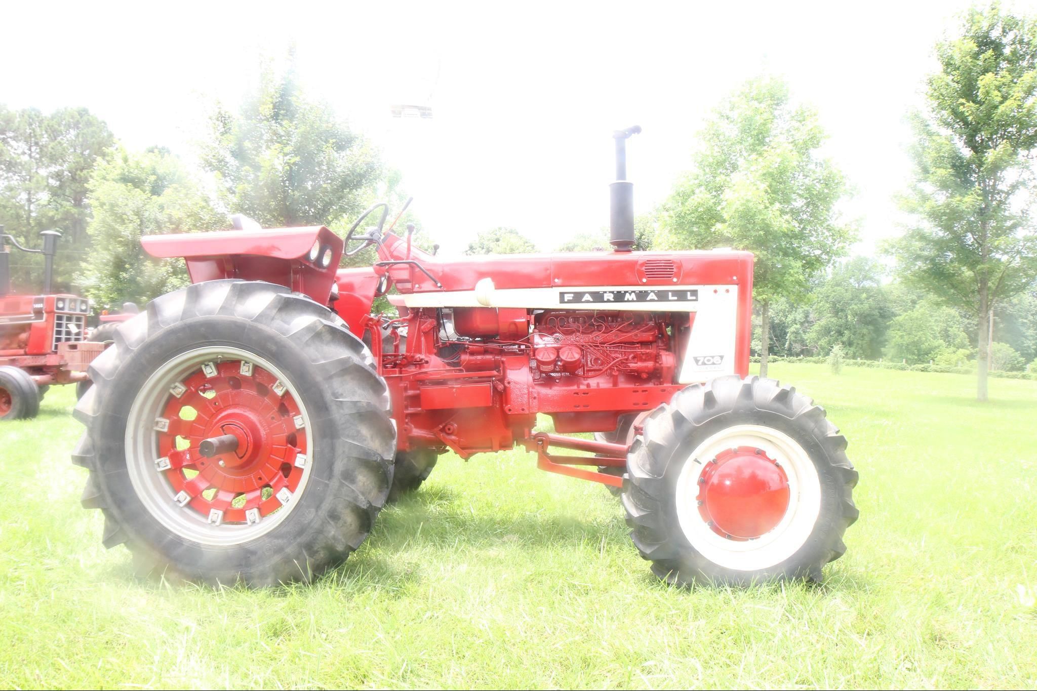 International Harvester 706 Equipment Image0