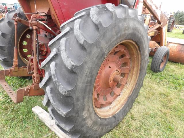 Image of International Harvester 706 equipment image 3