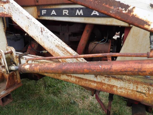 Image of International Harvester 706 equipment image 2