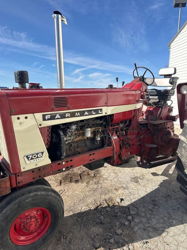 Image of International Harvester 706 equipment image 3
