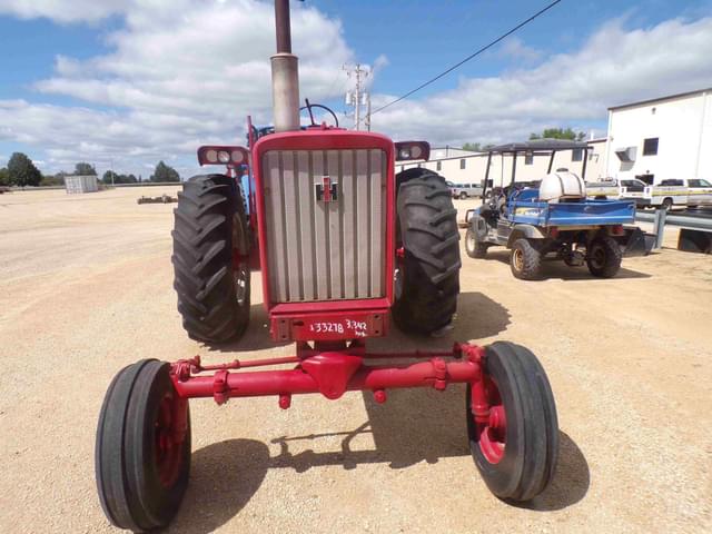 Image of International Harvester 706 equipment image 2