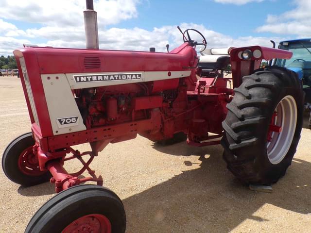 Image of International Harvester 706 equipment image 3