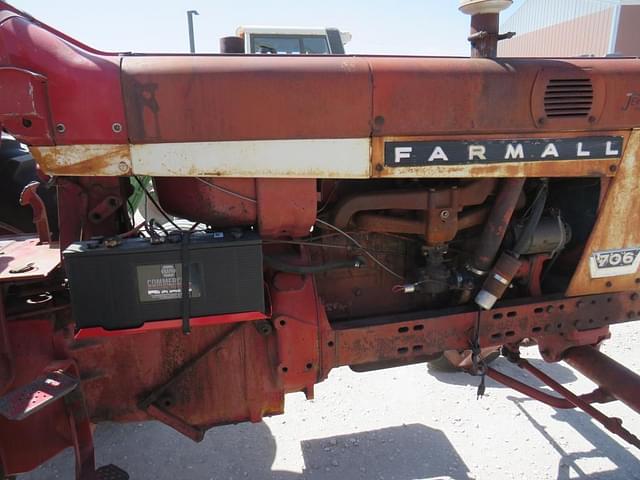 Image of International Harvester 706 equipment image 3