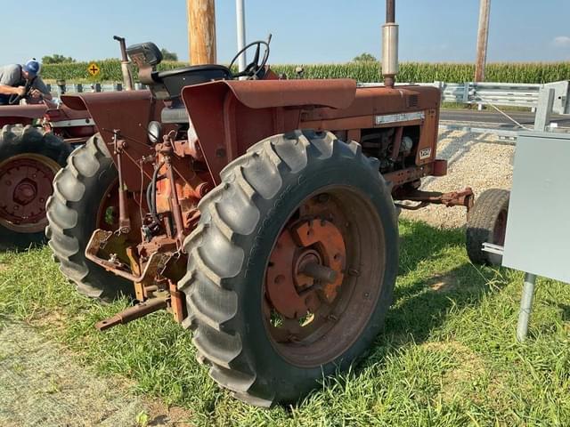 Image of Farmall 706 equipment image 3
