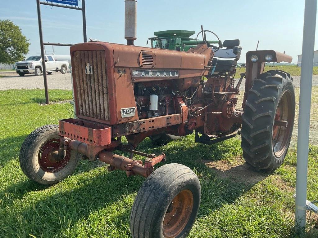 Image of Farmall 706 Primary image
