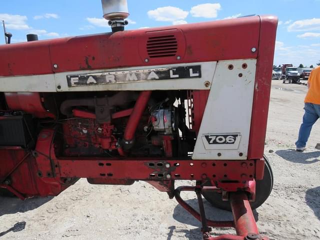Image of International Harvester 706 equipment image 2