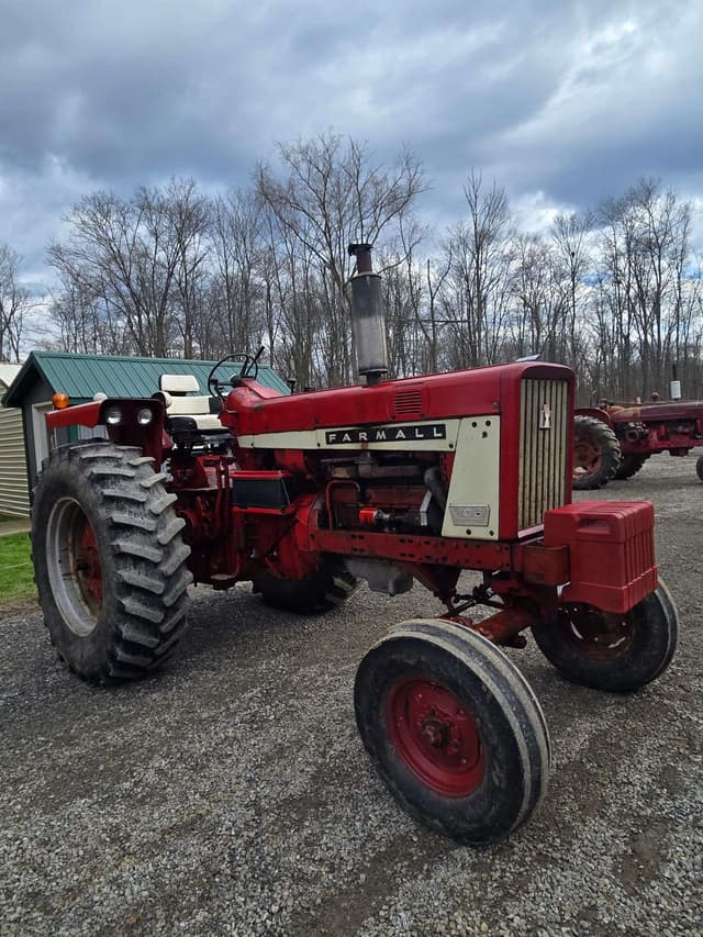 Image of Farmall 706 equipment image 4