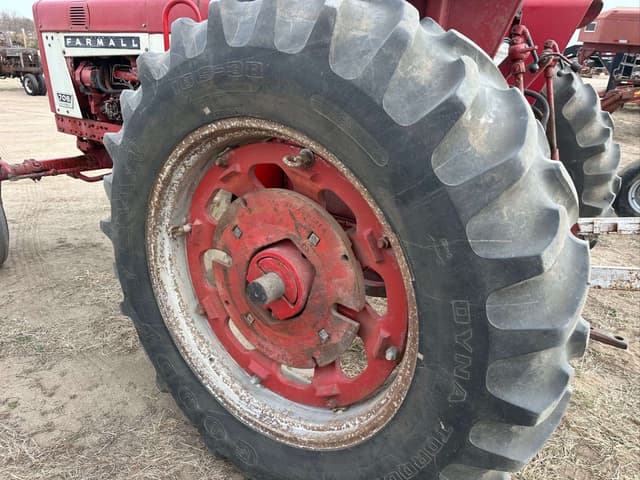 Image of International Harvester 706 equipment image 4