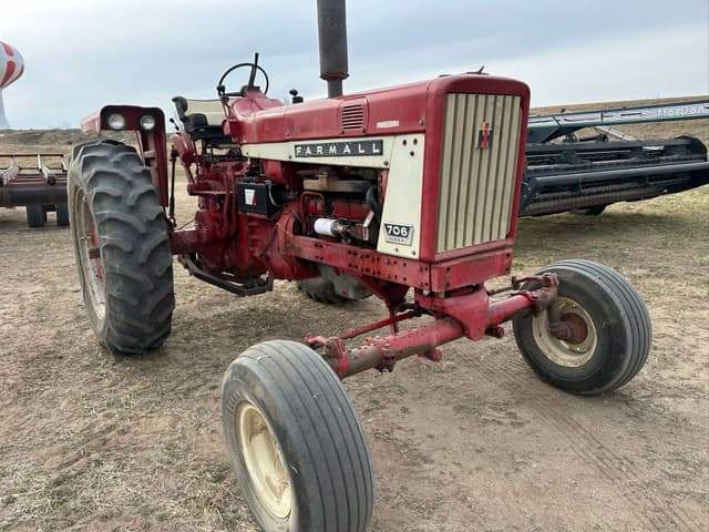 Image of International Harvester 706 equipment image 1