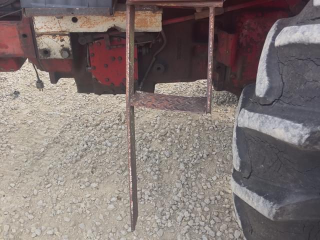 Image of International Harvester 706 equipment image 4