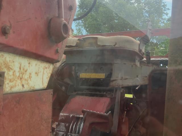 Image of International Harvester 706 equipment image 3