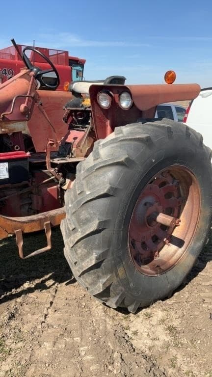 Image of International Harvester 706 equipment image 4