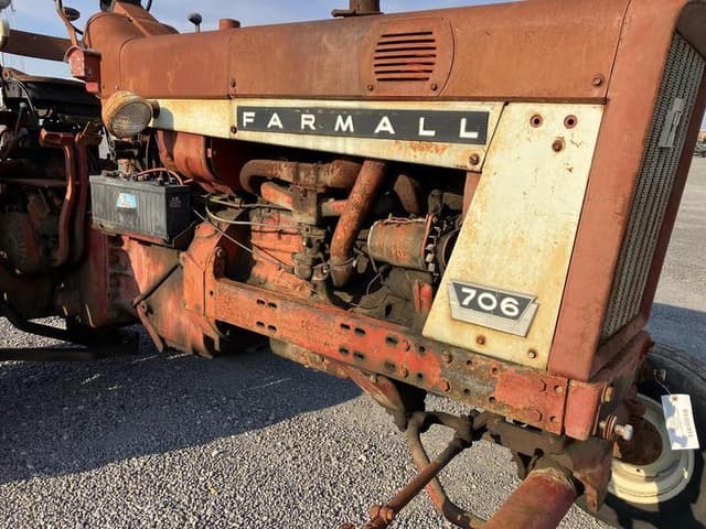 Image of International Harvester 706 equipment image 2