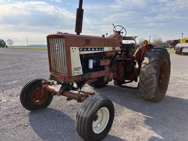 Image of International Harvester 706 equipment image 1