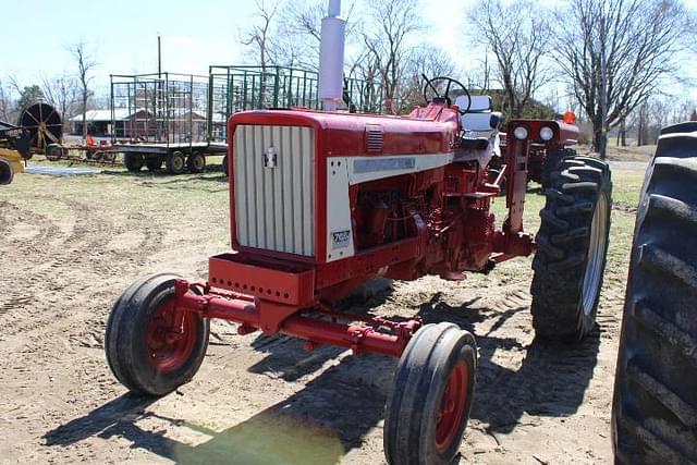 Image of International Harvester 706 equipment image 3