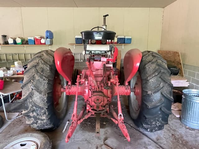 Image of Farmall 706 equipment image 2