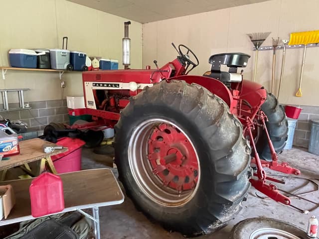 Image of Farmall 706 equipment image 3
