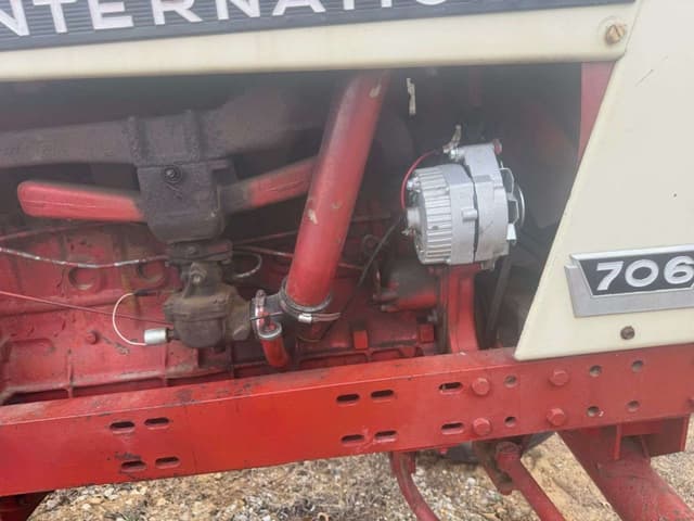 Image of International Harvester 706 equipment image 4