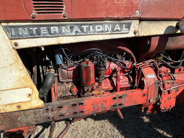 Image of International Harvester 706 equipment image 2
