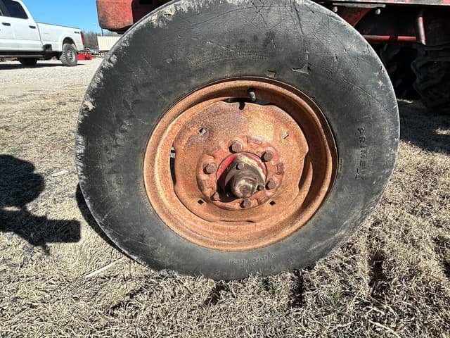 Image of International Harvester 706 equipment image 1