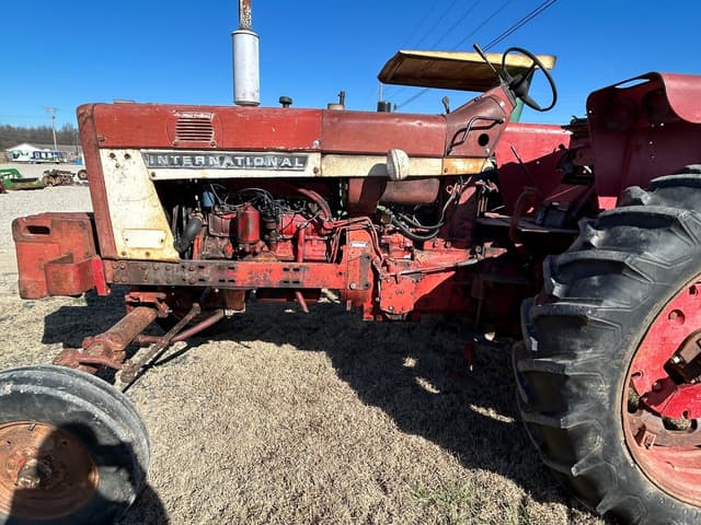 Image of International Harvester 706 equipment image 4