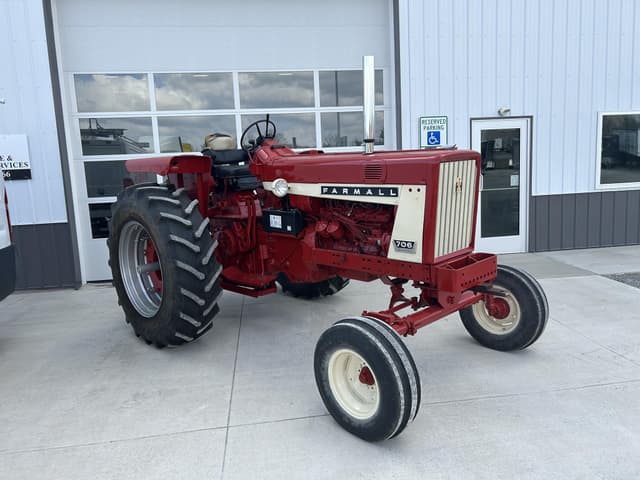 Image of Farmall 706 equipment image 2