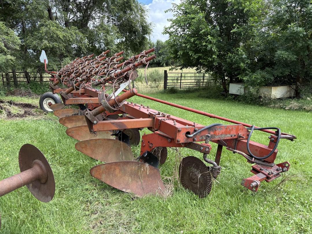 Image of International Harvester 710 Primary image