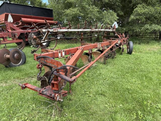 Image of International Harvester 710 equipment image 1