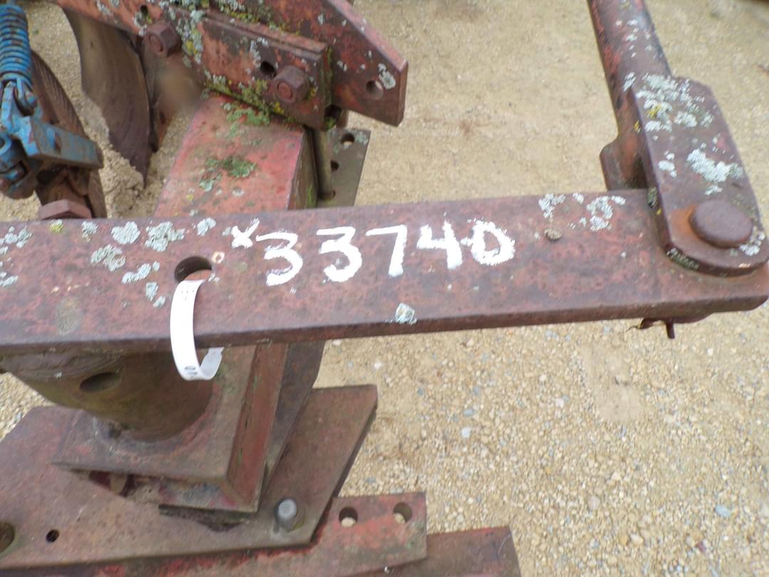 Image of International Harvester 710 Image 1