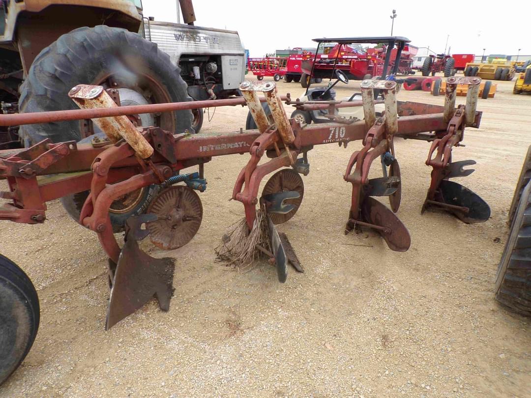 Image of International Harvester 710 Image 0