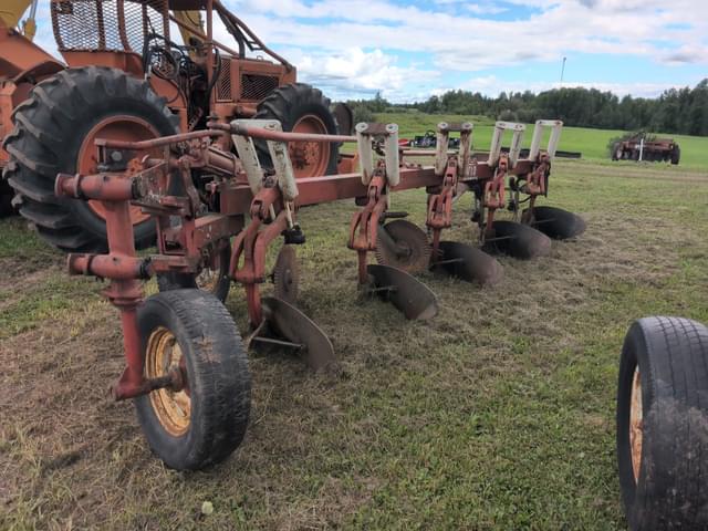 Image of International Harvester 710 equipment image 3